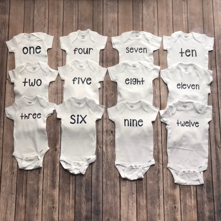 Monthly Onesie® Set with Month Number || Set of 12 || Organic Cotton || GIRL OR BOY || Baby Milestone Bodysuits || Baby's First Year || Baby